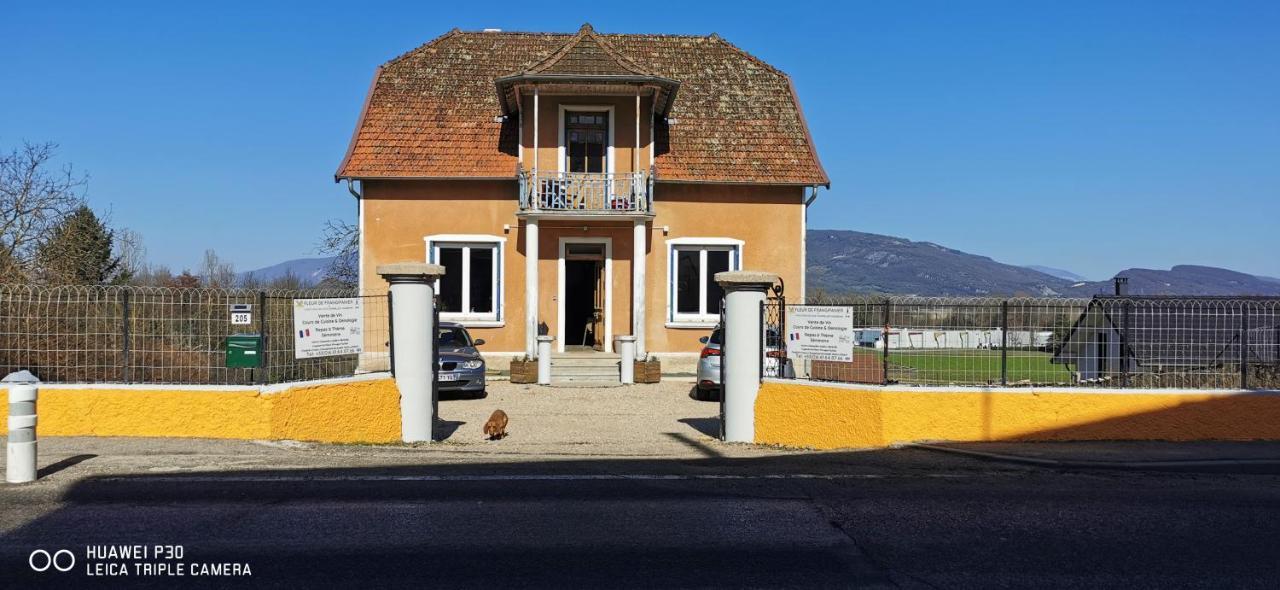 La Maison Fleur de Frangipanier Saint-Genix-sur-Guiers Extérieur photo